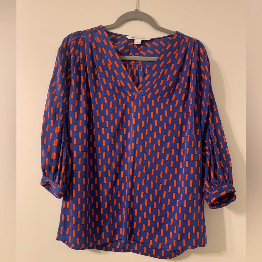 Diane Von Furstenburg Silk Cahil Printed V neck Top Blue and Orange 3/4 Sleeve